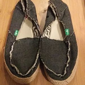 Sanuk shoes